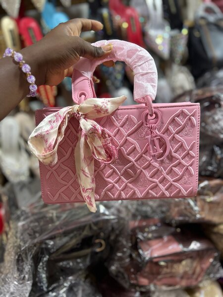 Sac à main rose élégant