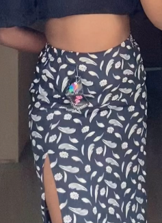 Fashionable very beautiful long skirt size: M