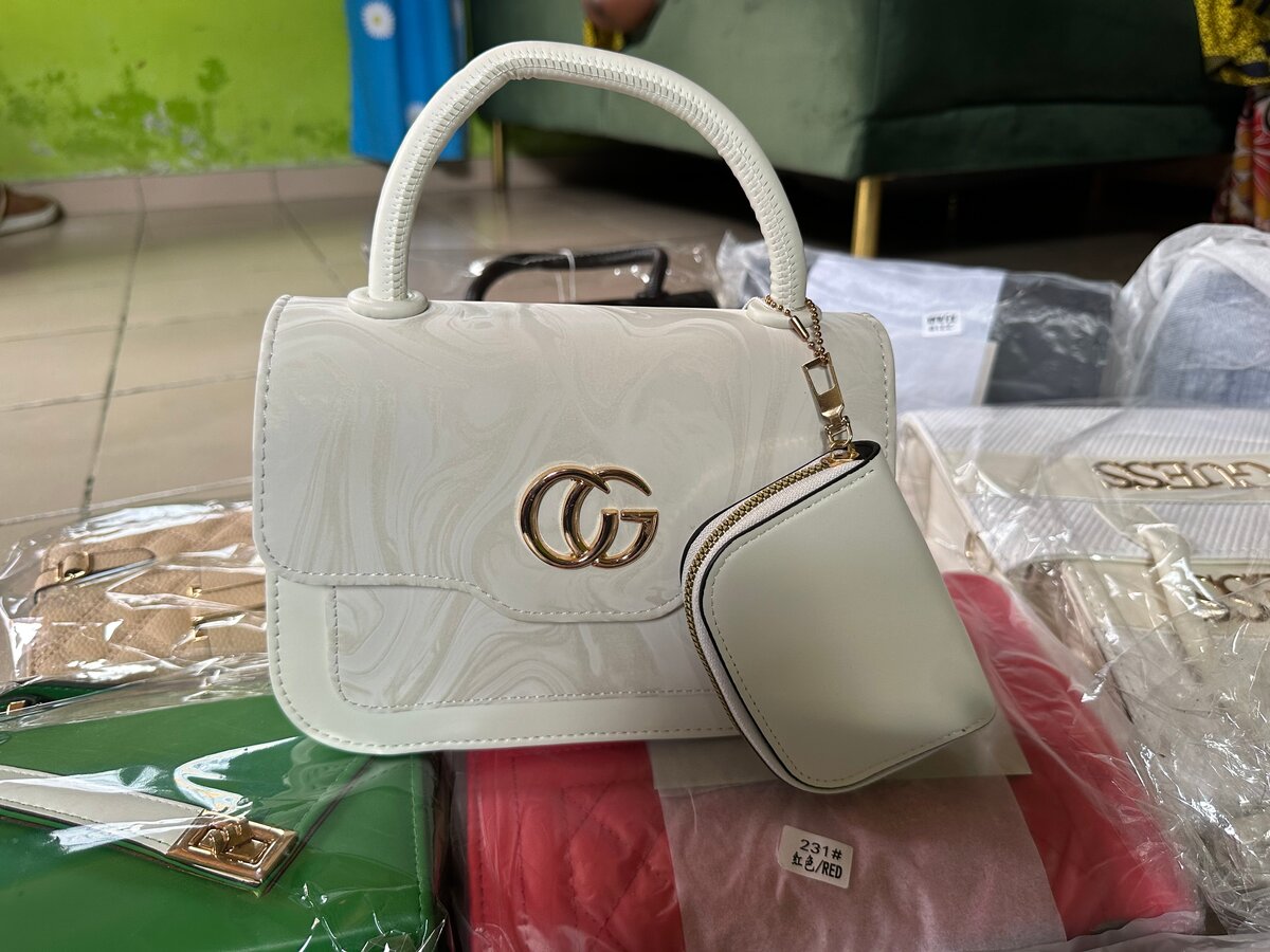 Sac à main élégant avec pochette