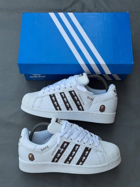 Chaussures BAPE x Adidas Superstar