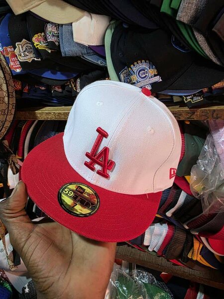 Casquette LA rouge et blanche