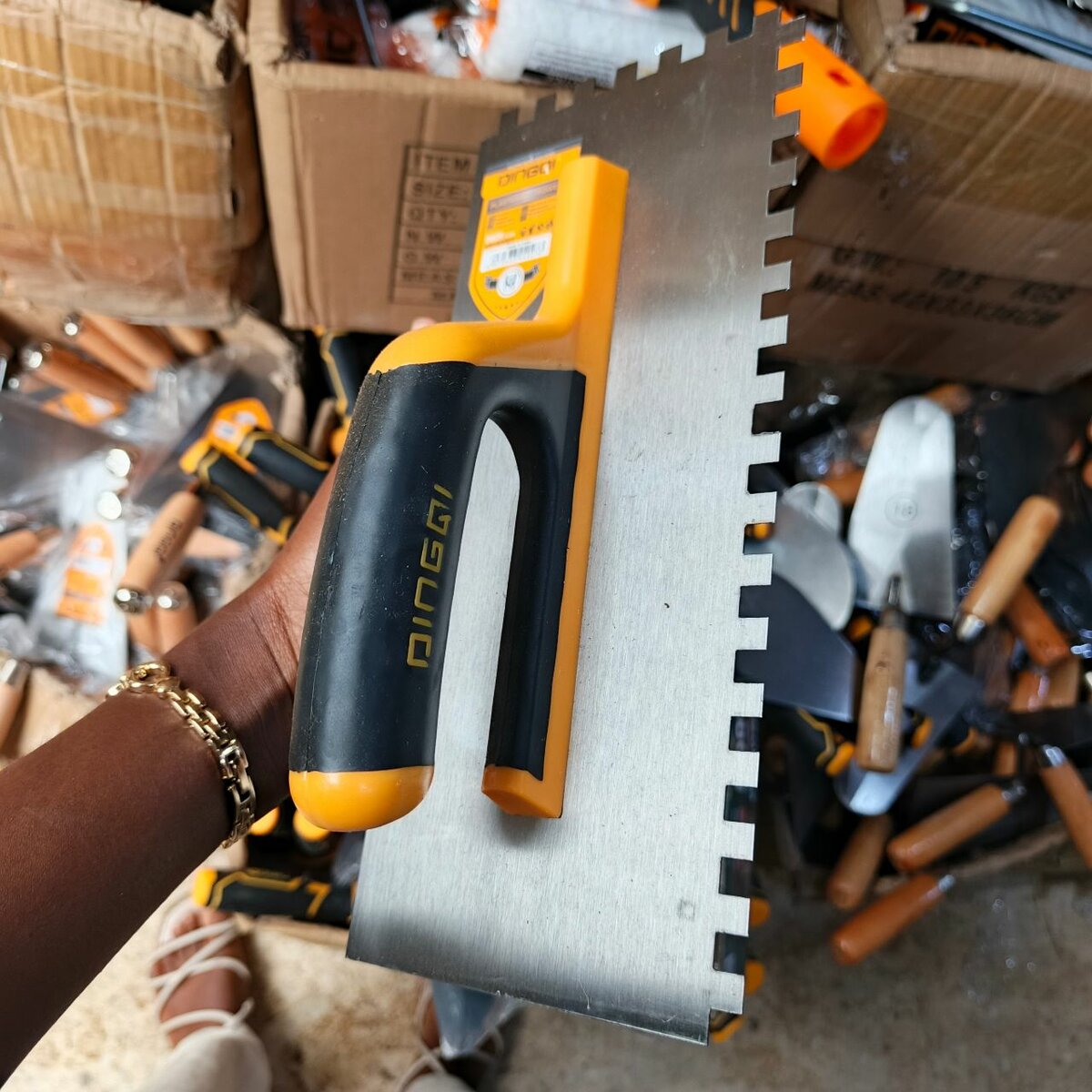 Truelle dentelée professionnelle