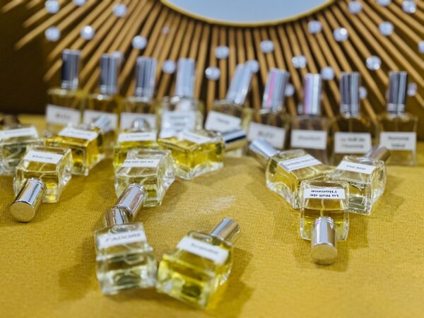 Essence de parfum homme et fem