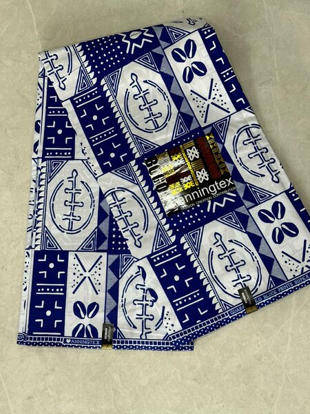 Des Pagnes Bogolan bleu et blanc