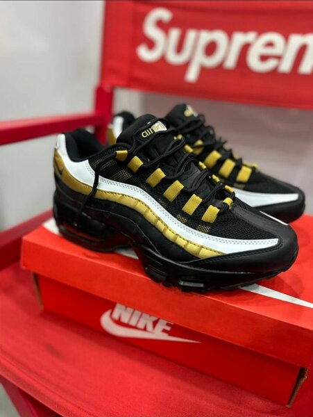 Baskets Air Max 95 Noir Or