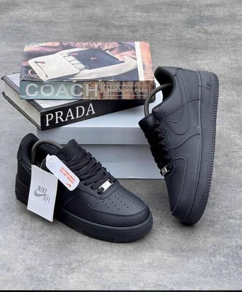 Baskets Nike Air Force 1 Noires