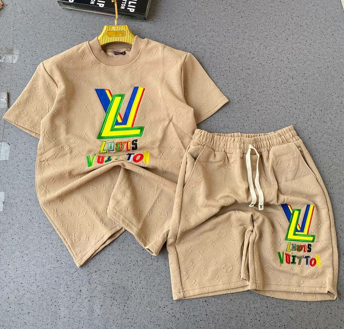 FASHION TREND TOP AND DOWN SHORTS