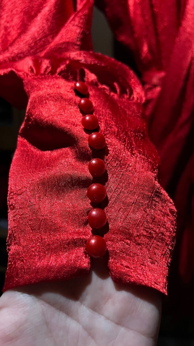 Красное платье