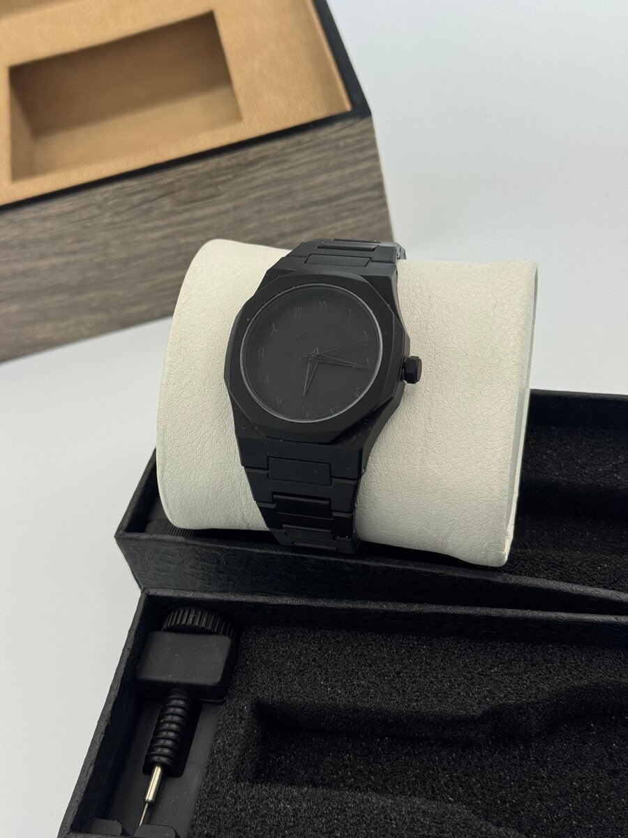 Montre élégante minimaliste