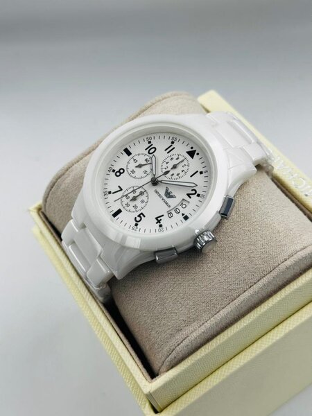 Montre en céramique blanche