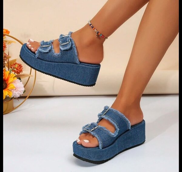 Demin heeled easy wear