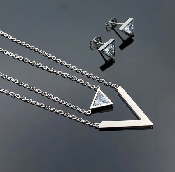 Collier et boucles en triangle argenté