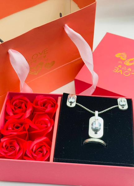 A gift set of jewelry