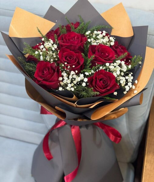 Bouquet of red roses