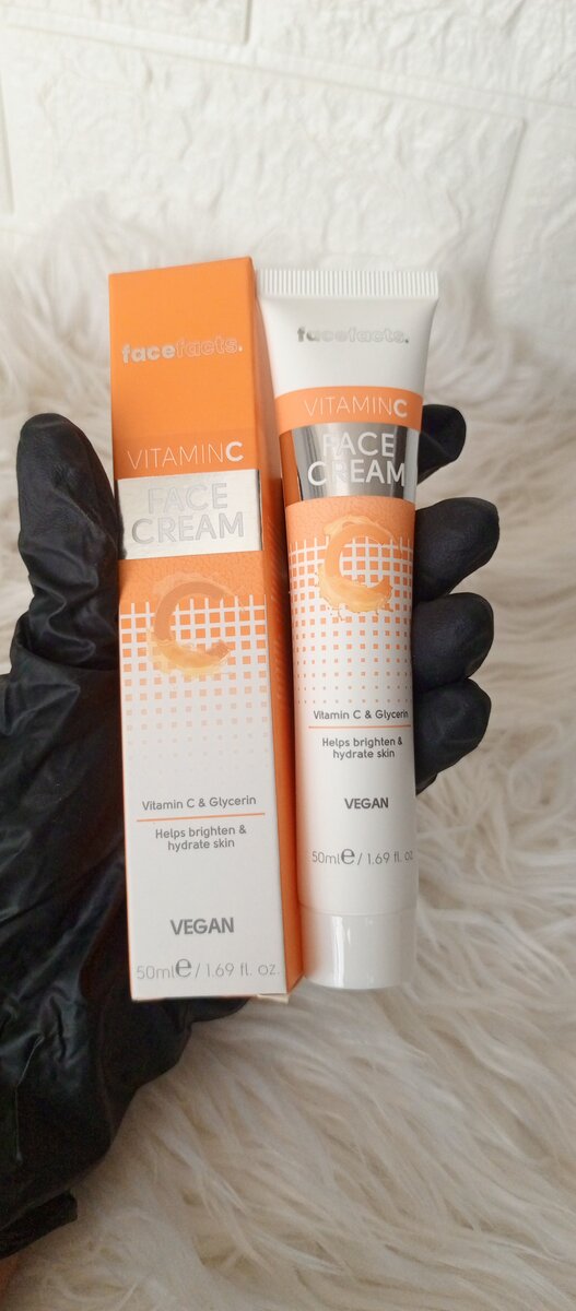 Face fact Vitamin C body lotion and face cream