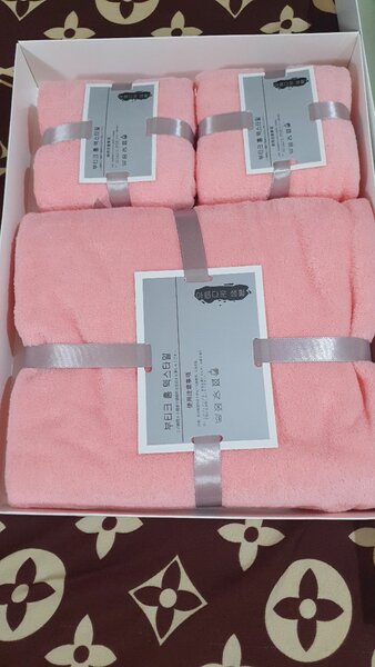 Ensemble de serviettes roses luxe