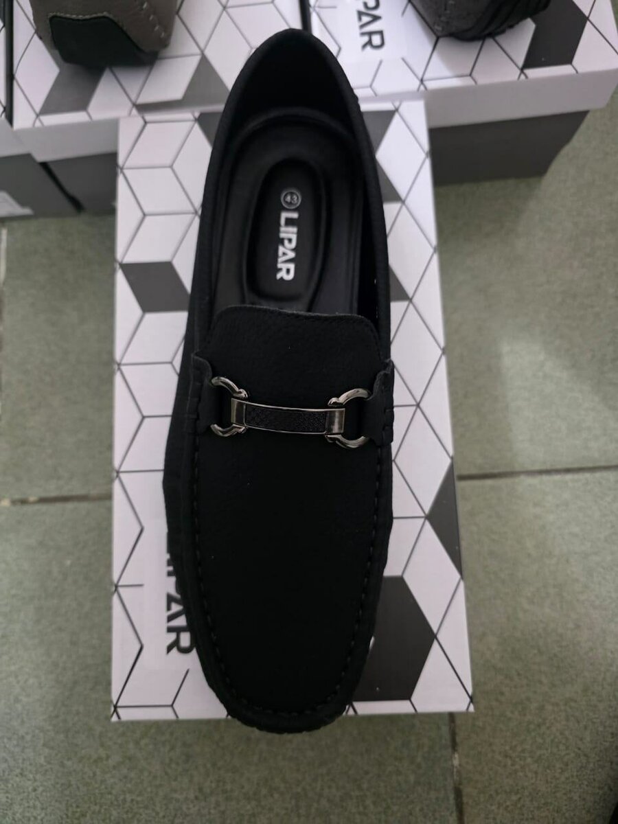 Mocassins en cuir noir élégant