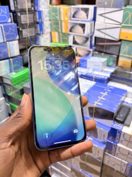 iPhone 13 Bleu Moderne