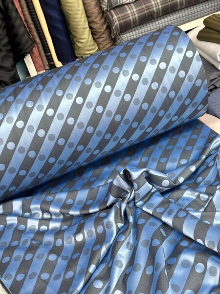 tissu à motifs ovales bleu et noir