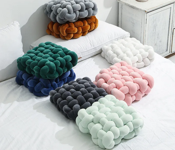 Coussin tressé décoratif