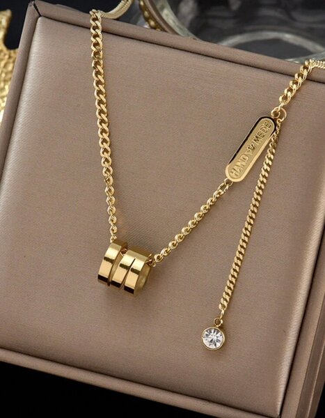 Collier en or avec pendentif