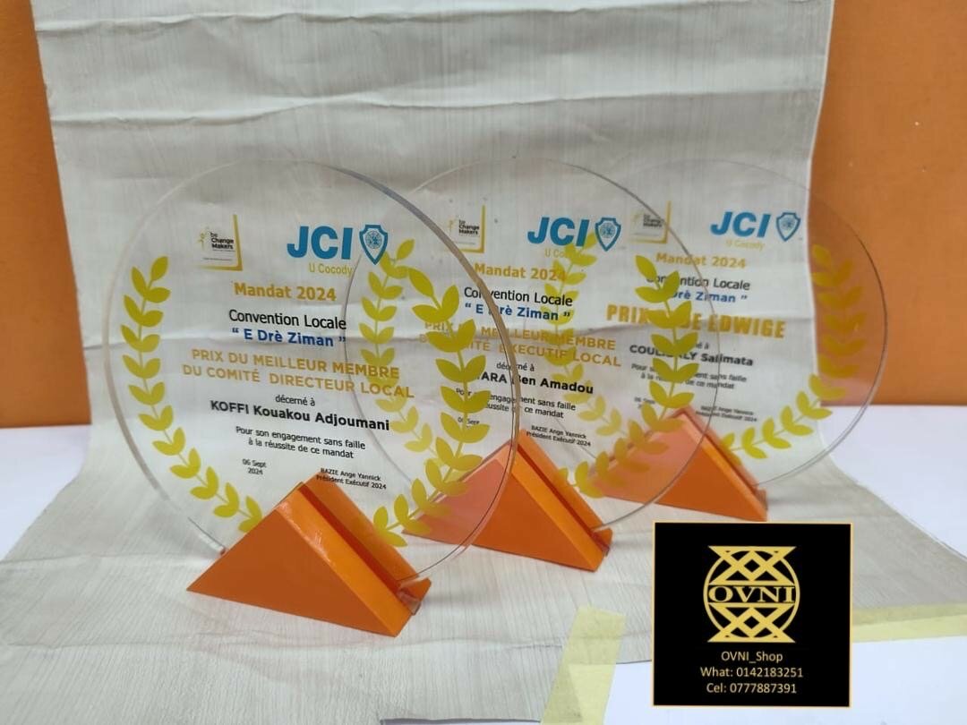 TROPHÉE EN PLEXIGLAS