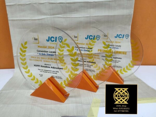 TROPHÉE EN PLEXIGLAS