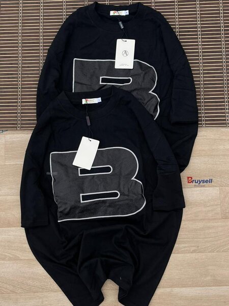 Sweat noir à lettre