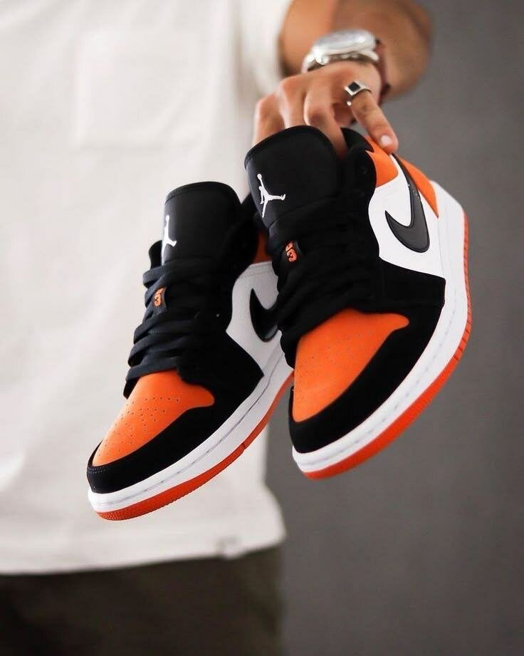 Baskets Air Jordan Orange Noir