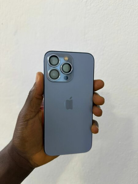 iPhone 13 Pro tous est propre