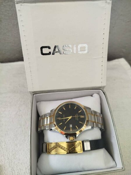 Montre Casio avec accessoires