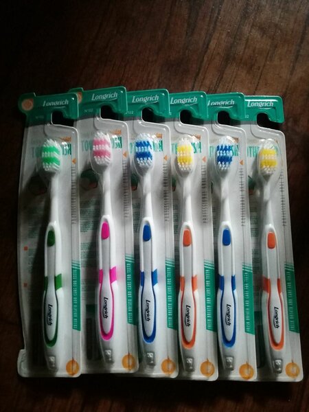 Lot de brosses à dents colorées