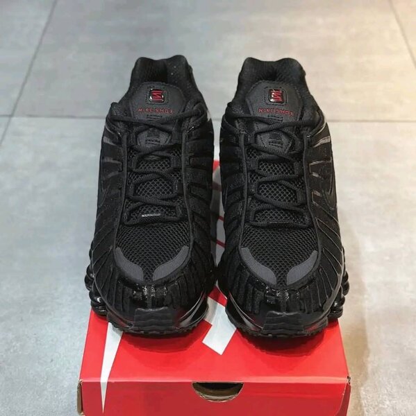 Baskets Nike Shox Noir