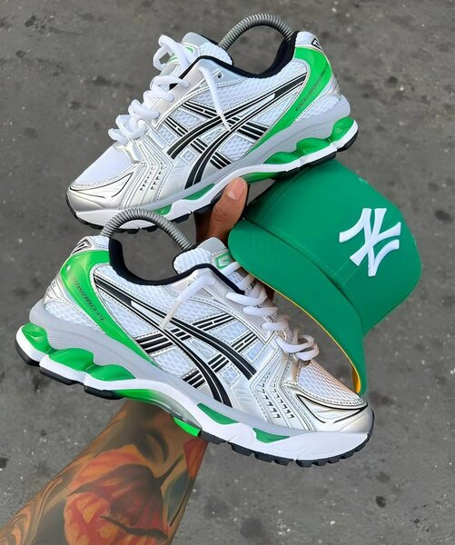 Baskets performance blanches et vertes