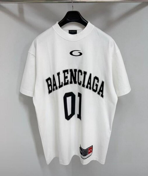 T-shirt Balenciaga 01