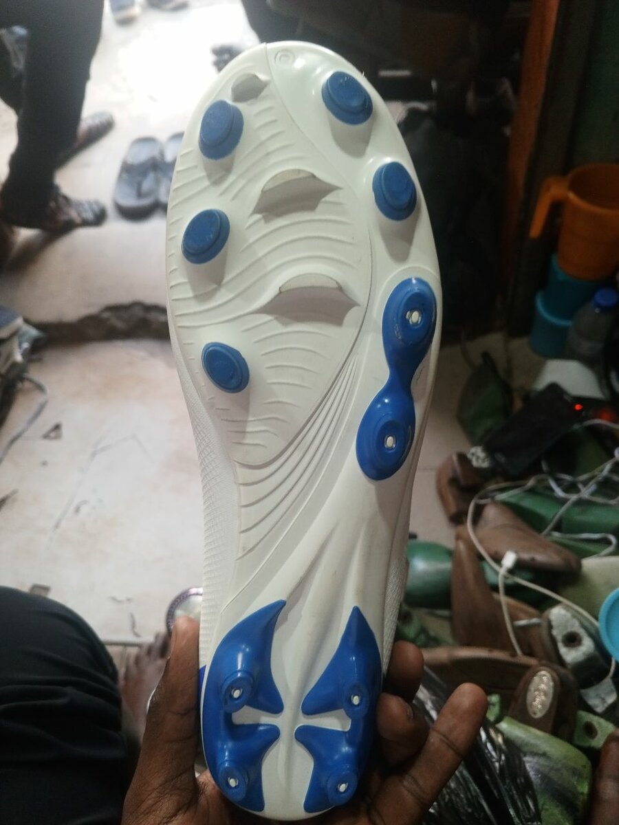 Chaussures de Foot Adhérentes