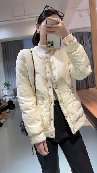 Стильные женские куртки: наполнитель 100% пух