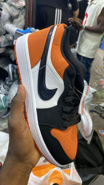 Baskets tendance orange et noir