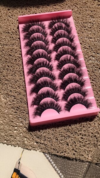 Fluffy cat eye lashes