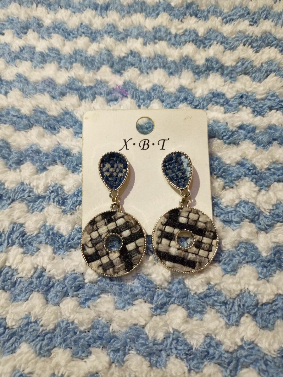 Classic earings available 35 cedis each