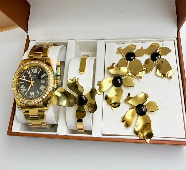 Montre et Parure Dorée Élégante