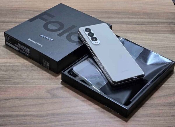 SAMSUNG GALAXY FOLD 4 NEUF
