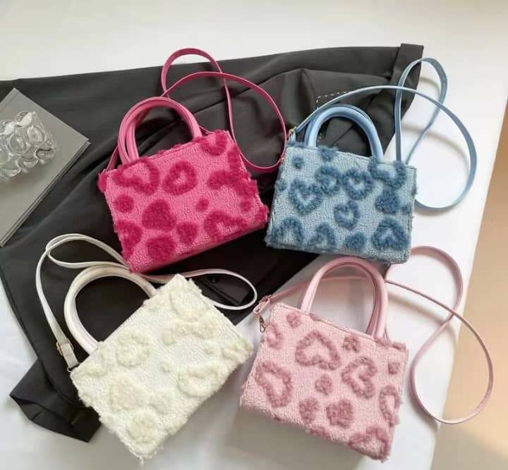 Sacs à main peluchés colorés