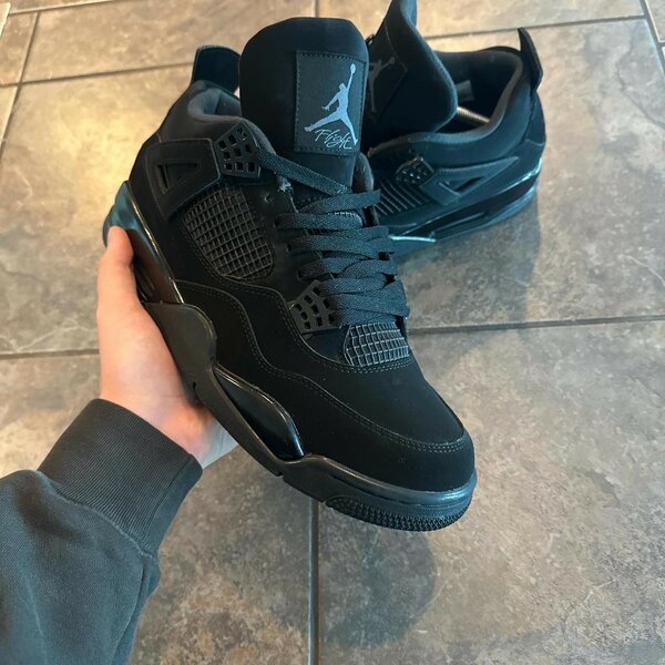AIR JORDAN 4