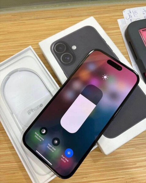 iPhone 16simple noir 256GB