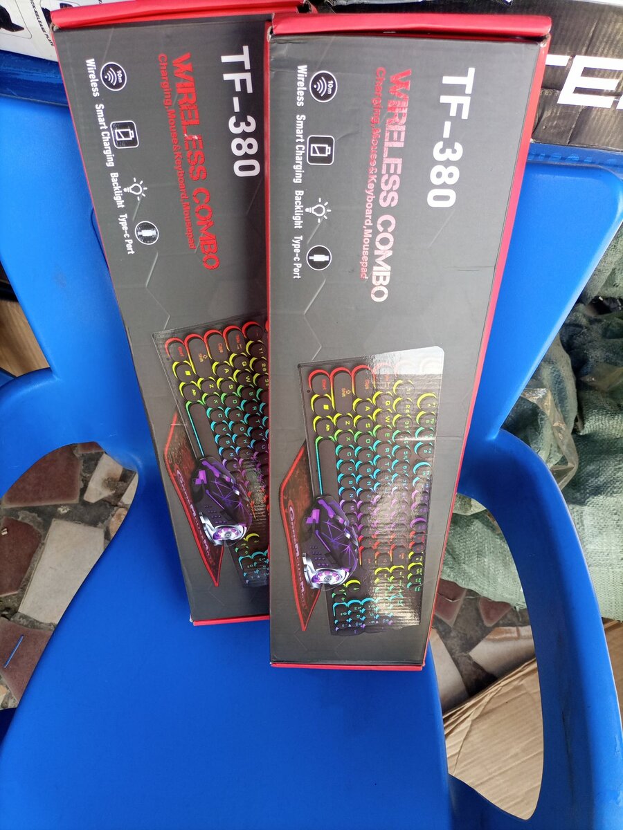 Rechargeable wireless keyboard with background light