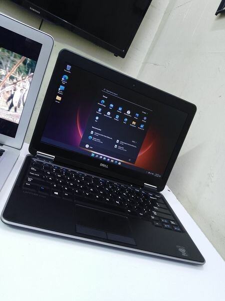 DELL LATITUDE  7240