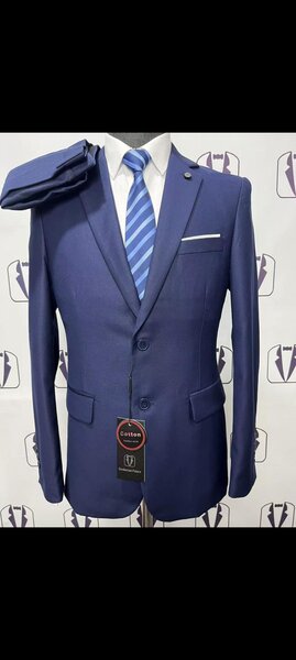 Costume élégant bleu homme