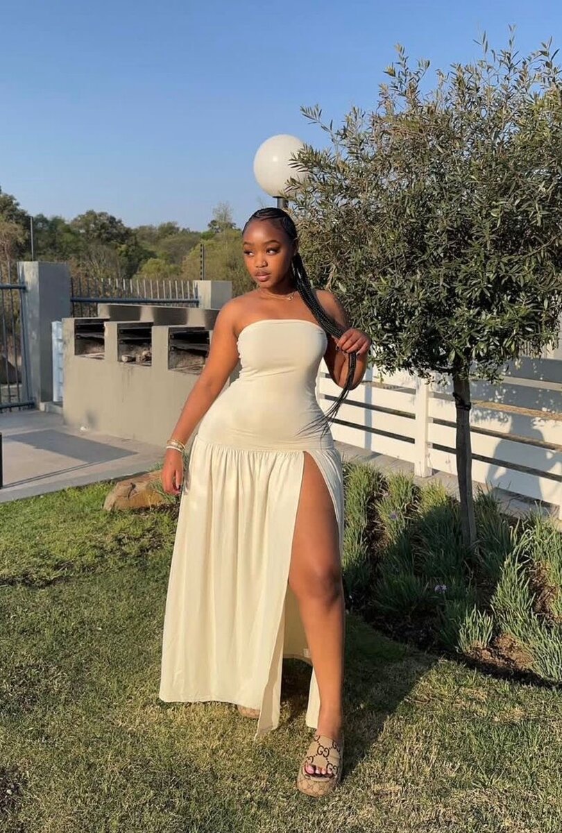 Robe élégante à fente haute