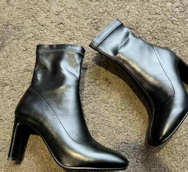 Кожанные сапоги - стильная и практичная обувь, подходящая для прохладно времени года и придающая образу элегантность. 😻🔥